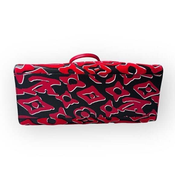 Louis Vuitton Tufted Monogram On The Go GM Limited Edition Tote - Picture 5 of 11